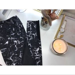 Lightning print leggings